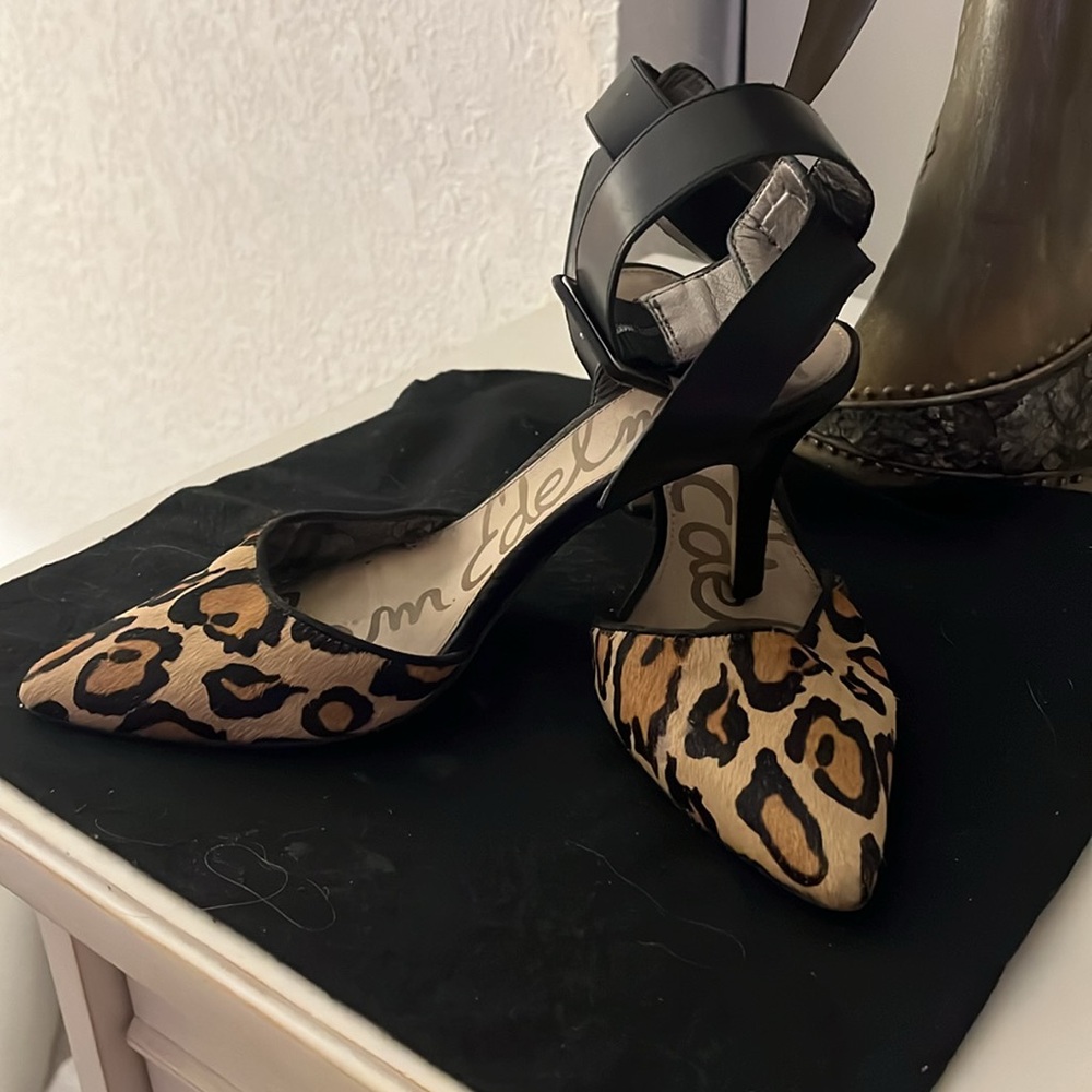 Beautiful Sam Edelman Pumps - Picture 2 of 6